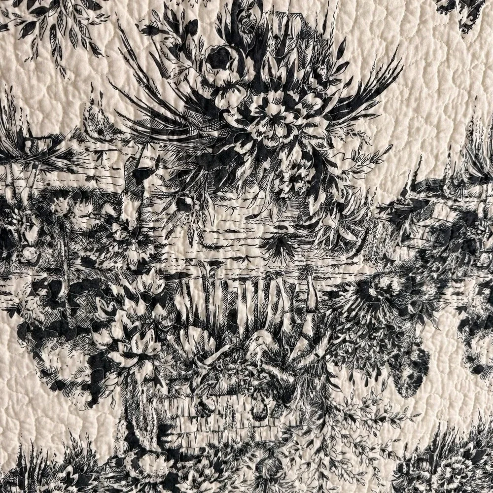 Vintage French Country Toile Quilt Black White Reversible Scalloped Full Queen